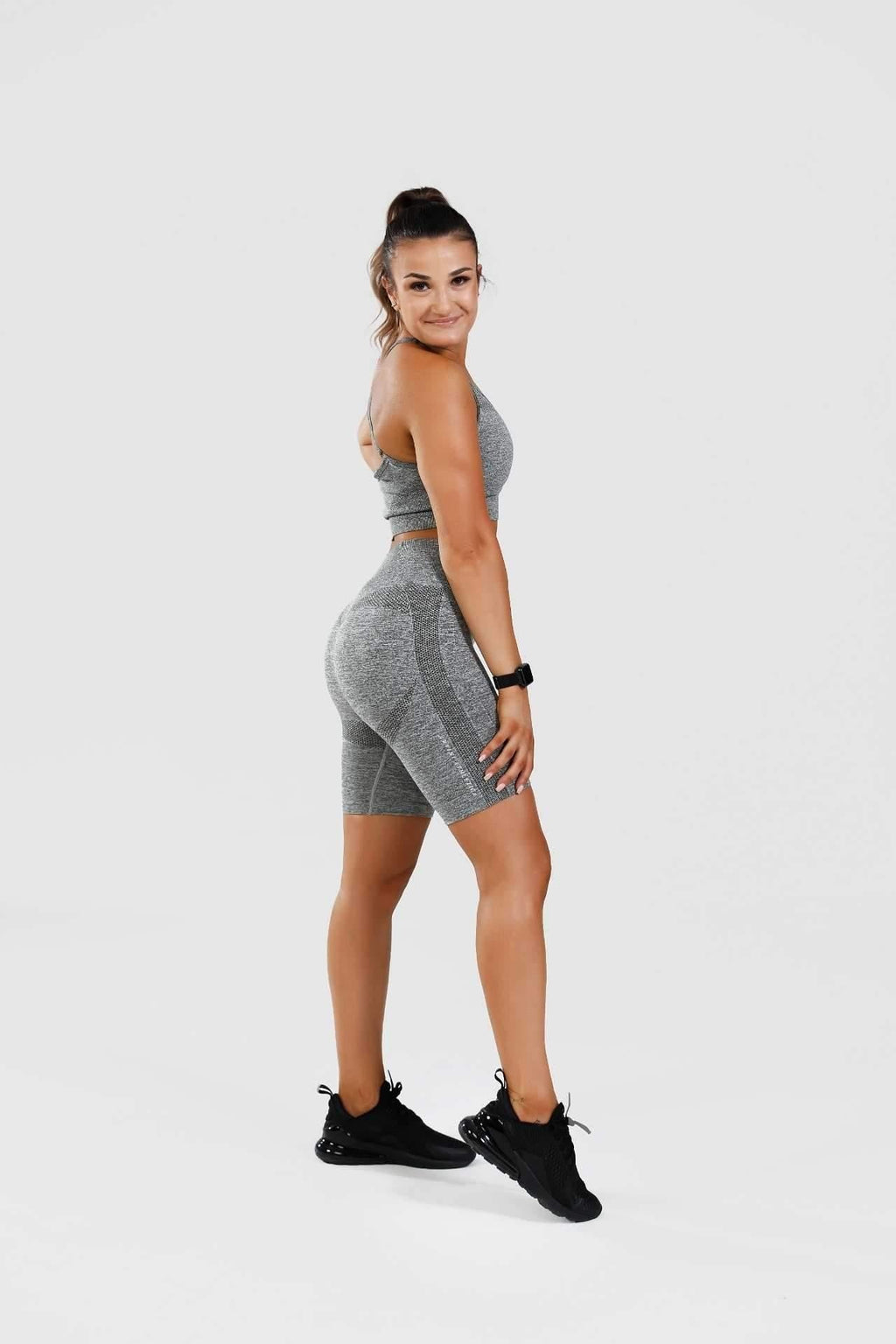Girl posing wearing grey calypso seamless set 