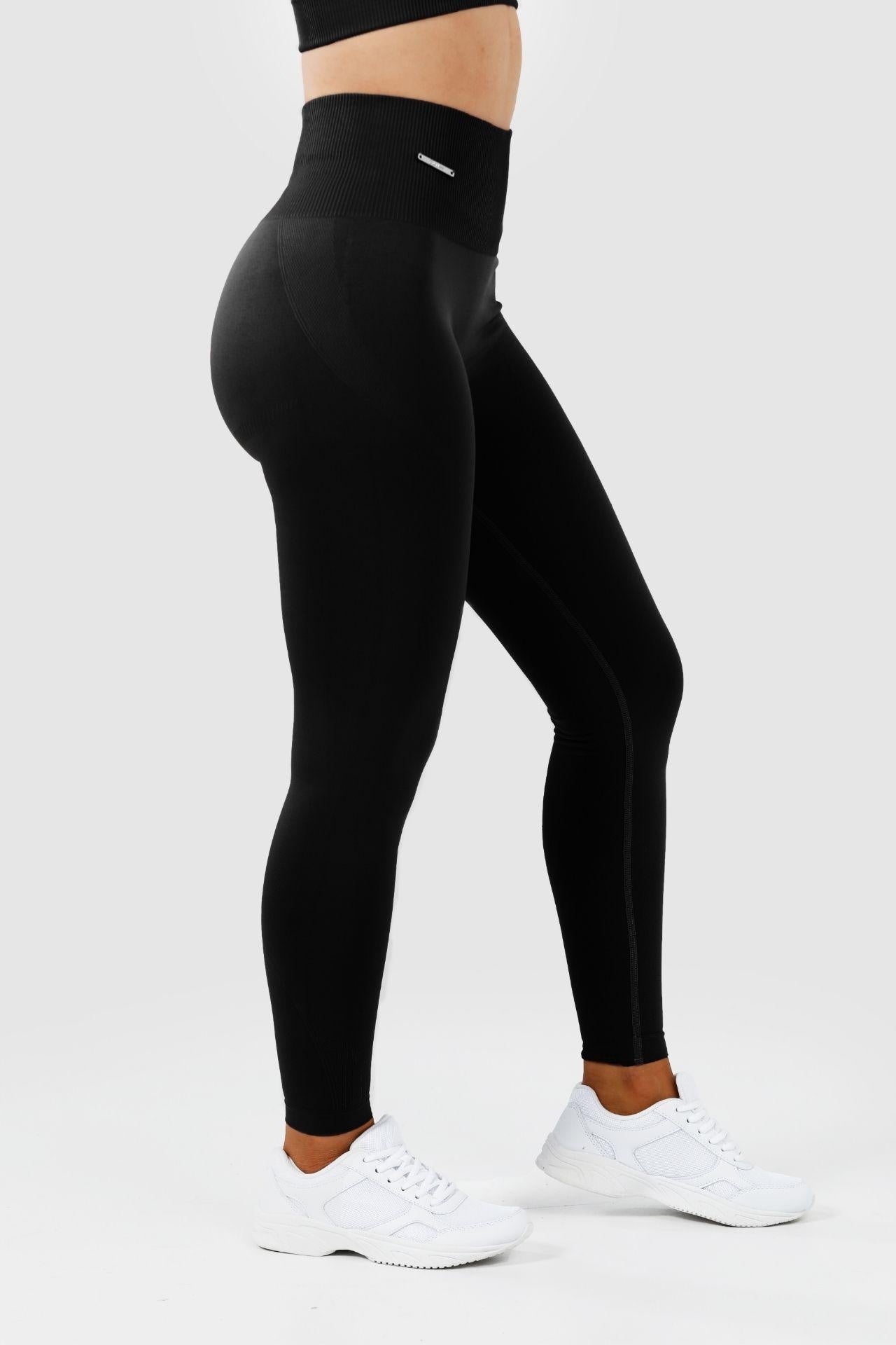 Side view girl wearing invictus seamless leggings in black