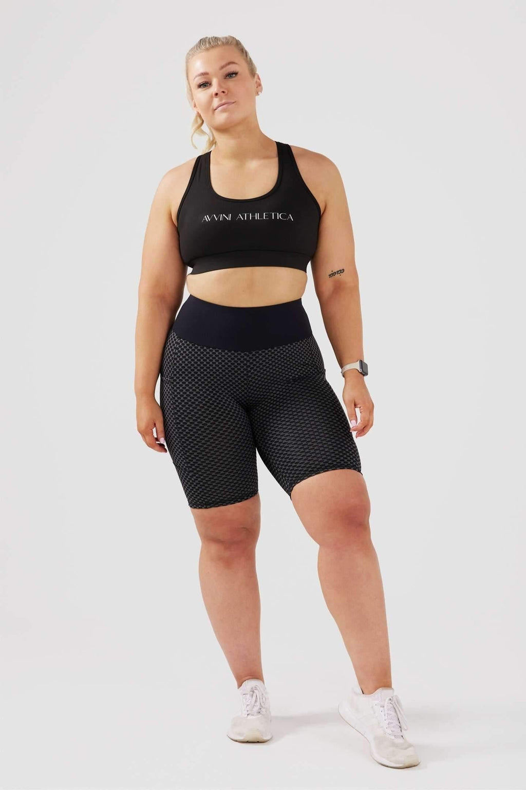 Girl wearing luna bike short black front