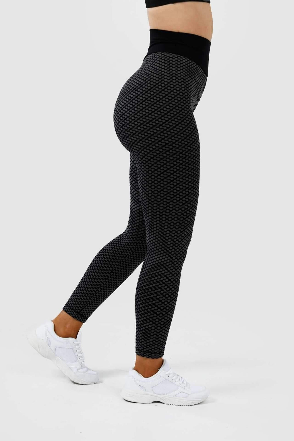 Side view girl wearing black luna scrunch bum leggings 